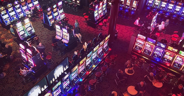 PAGCOR 2025: Online Gaming Surges Amid Casino Decline